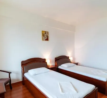 Victoria Hotel 3*