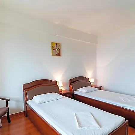 Victoria Hotel 3*